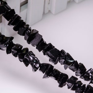 Full Strand Black Obsidian Raw Rough Natural Stone Center Drilled Crystal Healing Stone Points / Perline per gioielli Fare un regalo di fortuna