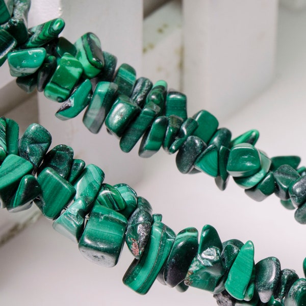 Wholesale Malachite Natural Gemstone Polished Chip Beads Gravel Chain Small Chip Stone Tiny Quartz Points for Jewelry Making-Approx.3~8mm