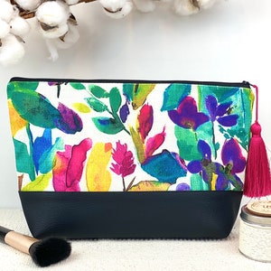 Cosmetic bag, make-up bag, bag for women, faux leather, floral, flowers, travel bag, makeup bag, Made in Germany