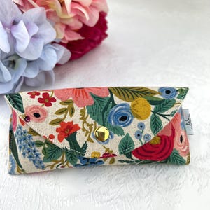 Brillenkoker, etui, brillenkoker, opbergruimte, harde schaal, cadeau-idee, cadeauartikel, tuinfeest, kleurrijk, rozenpatroon, canvas tas, canvas etui