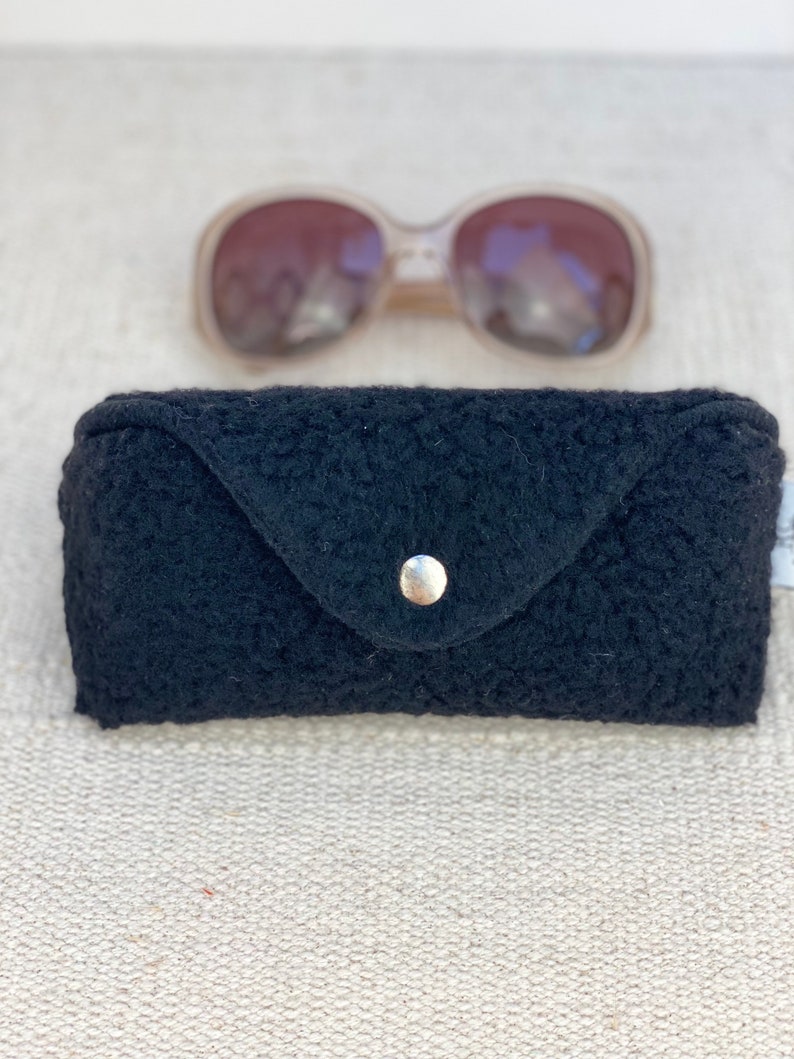 Brillenetui Flauschige Etui Brillenetui aus Teddystoff Kupferfarbe Beigeetui Geschenk für sie Tasche für die Brille Schwarz