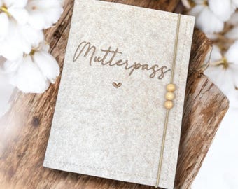 Mutterpasshülle • Mutterpass Herz • Filz • Holzperlen • Umschlag Mutterpass • Mutterpass • Mutterpass Hülle • Mamapass Mamipass neutral