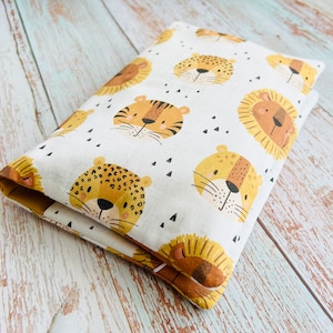 Windeltasche • Wickeltasche • Kleiner Löwe Dschungel Freunde Safari • Baumwollstoff 25x35 cm • Geschenk Geburt Baby Junge Mädchen