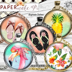 Peut inclure: Cinq pendentifs ronds en verre avec des motifs différents. Les pendentifs sont sur des chaînes et ont un cadre en métal argenté, doré ou noir. Les motifs comprennent un flamant rose avec des plumes, un ananas, des tongs et des fleurs tropicales avec des papillons.