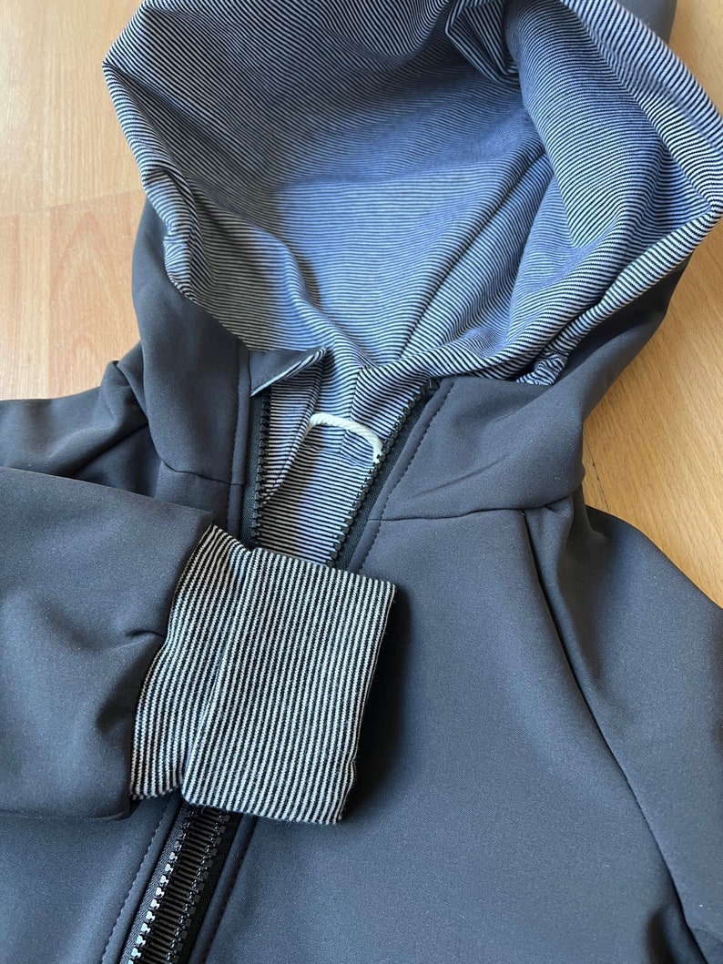 Softshell Overall in anthrazit und innen leo oder gestreift Bild 5