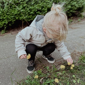 Jacke Softshelljacke Kinderjacke beige und innen leo oder gestreift Bild 5