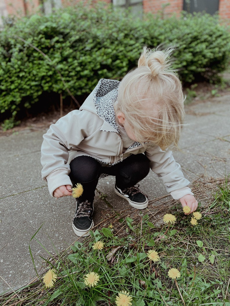 Jacke Softshelljacke Kinderjacke beige und innen leo oder gestreift Bild 5