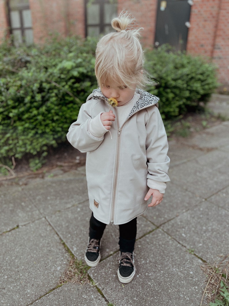 Jacke Softshelljacke Kinderjacke beige und innen leo oder gestreift Bild 7