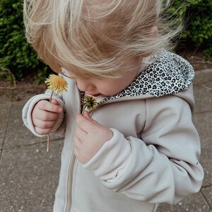 Jacke Softshelljacke Kinderjacke beige und innen leo oder gestreift Bild 6