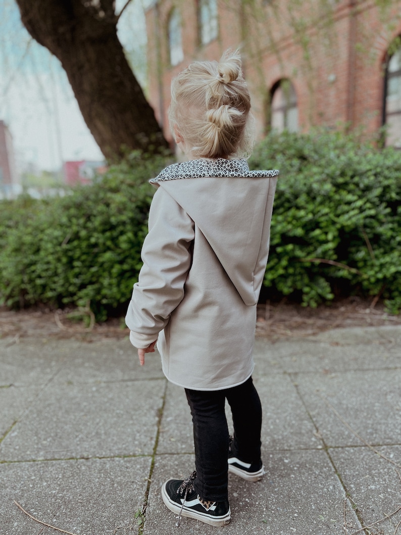 Jacke Softshelljacke Kinderjacke beige und innen leo oder gestreift Bild 4