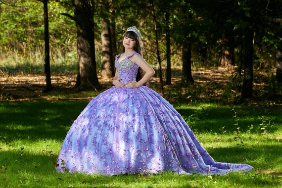 Vestido de quinceañera lila con diseño floral en 3D 2031 - Etsy México Vestido de quinceañera lila con diseño floral en 3D 2031 - Etsy México