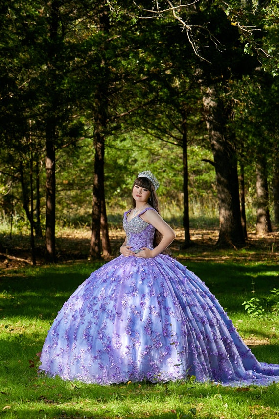 Vestido de quinceañera lila con diseño floral en 3D 2031 - Etsy México Vestido de quinceañera lila con diseño floral en 3D 2031 - Etsy México