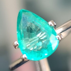 Natural Emerald, 3.25ct. Pear shape, Green, Minor oil emerald. cd812