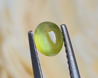 Cats eye Chrysoberyl, strong line. 0.69ct. Natural no treatment. Excellent luster and color. Strong cats eye line. Perfect shape cab CD387