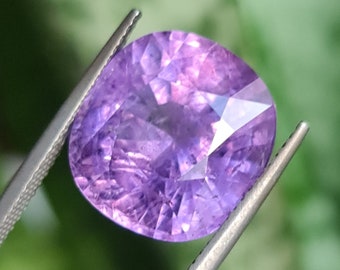 RISERVATO. Spinello viola naturale, 14,99 ct. Certificato GIA. Colore e dimensioni rari, nessun trattamento. Spinello lavanda con lampi rossi. INB6