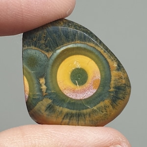 Rare 100% natural agate, eye agate 42.92ct. Perfect rounds, looking exactly like fish eye. Designer gemstone, back side still in rough form!