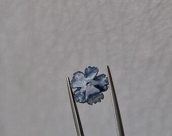 ブルーサファイアの花の彫刻：精巧な宝石（3.46カラット） - Etsy 日本