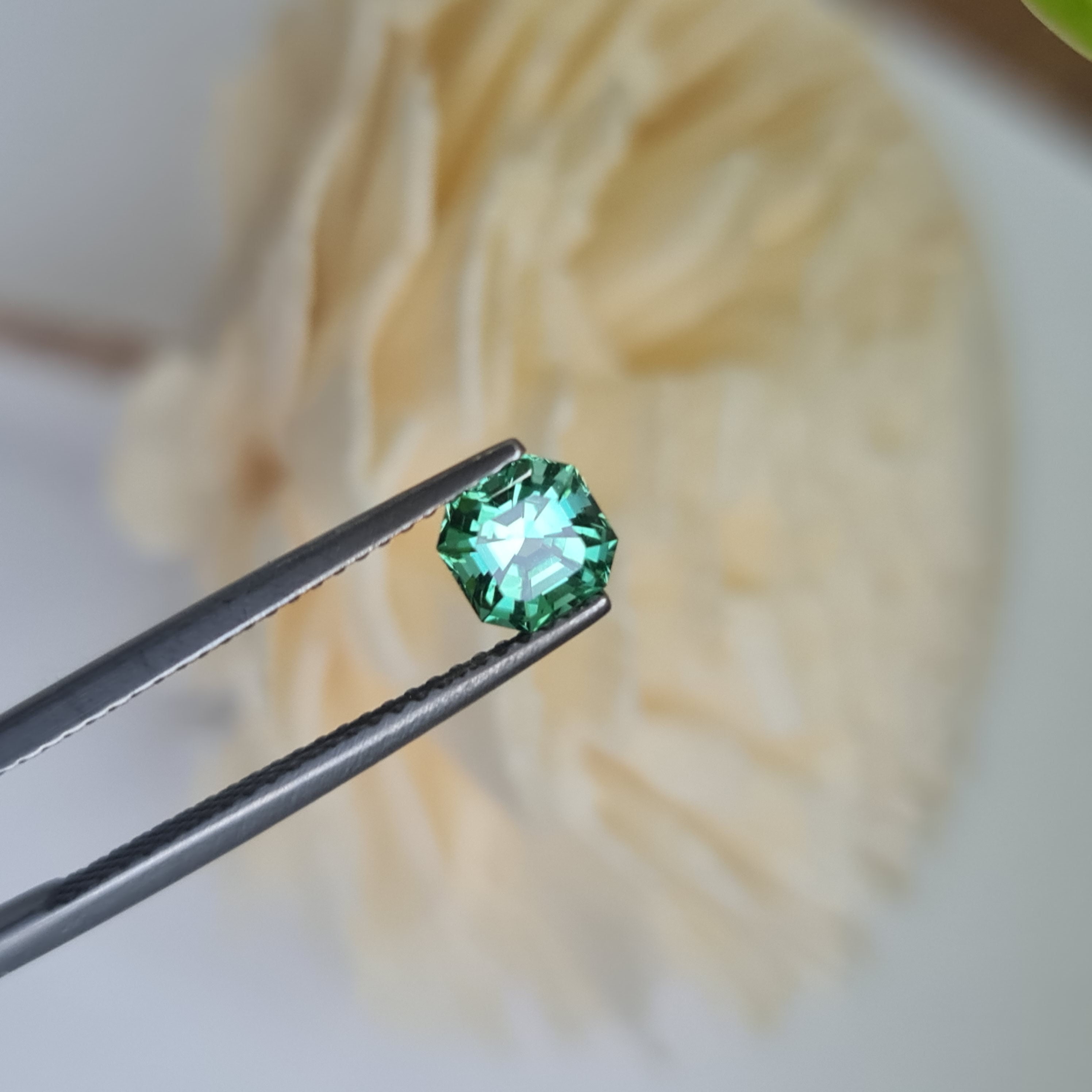 FuraFura2525 ページPt900Green Tourmaline Natural Green Tourmaline, 0.79ct. Vibrant Green, Octagon Cut