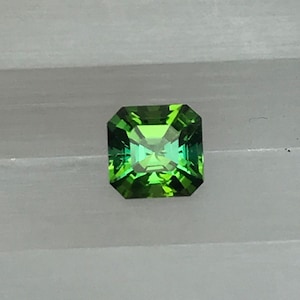 Natural green tourmaline, 0.65ct. Vivid green, emerald cut. Natural no treatment. CD049