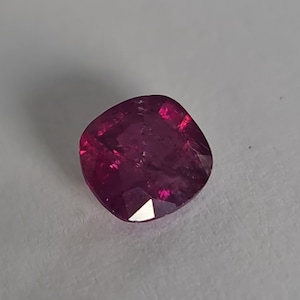 Natural Opalescent Kashmir Sapphire 2.09ct, Natural no heat, Pinkish purple red, no treatment. Kashmir Sapphire. Collectors stone. CD894