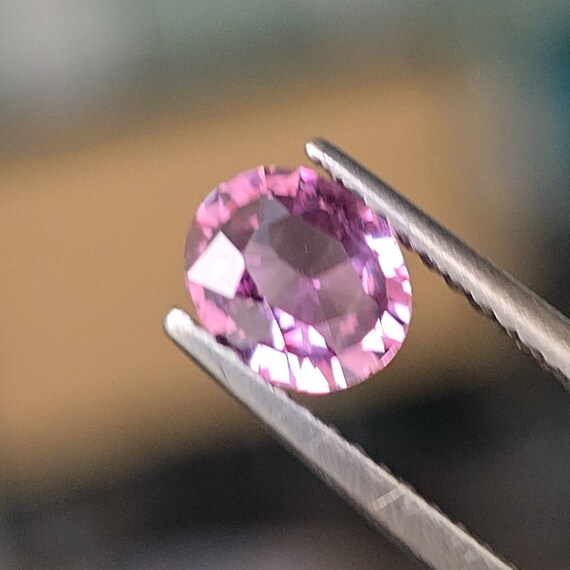 Pink Sapphire. 0.88ct, Oval Cut. Pink Color. No Heat/ No