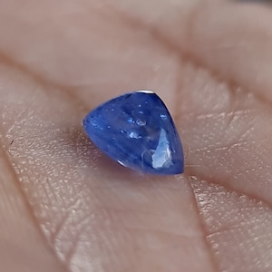 Natural sugarloaf Sapphire, 2.00ct. Blue. CD659