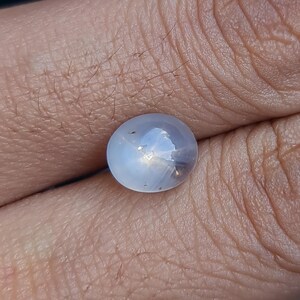 Naturalny szafir gwiaździsty, naturalny, bez obróbki. 4,15 ct. bezbarwny. Pochodzenie: Birma. CD661