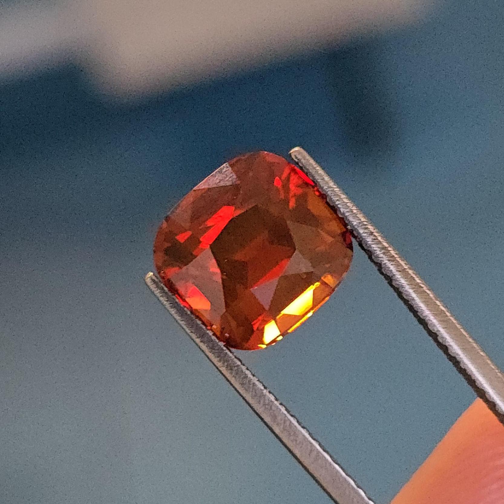 Pierre gemme de grenat spessartite orange vif de 2,58 carats