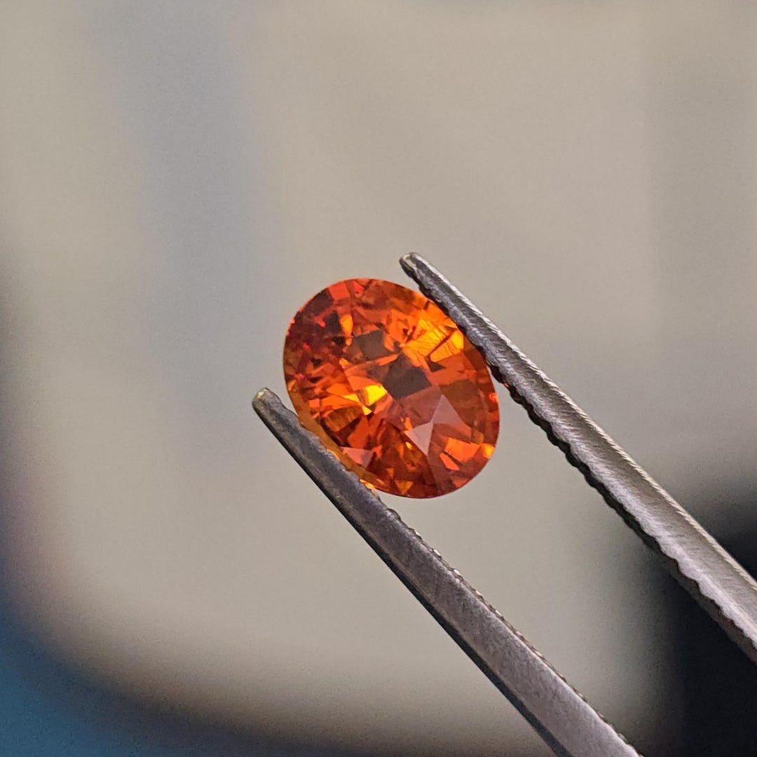 Grenat Spessartite Mandarin 2.18 Ct Exceptionnel - Coupe Poire, Couleur Orange/rouge Intense