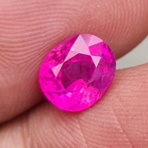 reserved. Natural glowing neon pink Sapphire 2.8ct. No heat, No treatment. Color: Vivid pink.