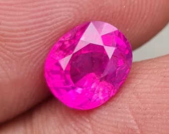 reserved. Natural glowing neon pink Sapphire 2.8ct. No heat, No treatment. Color: Vivid pink.
