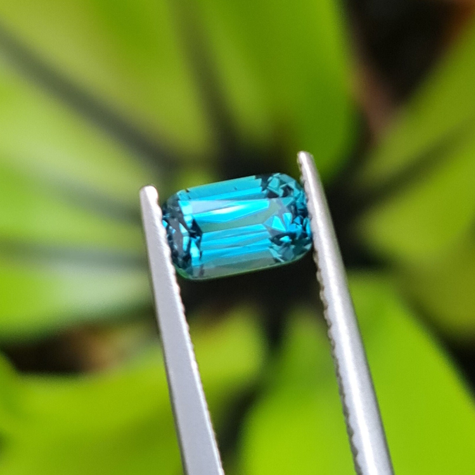 天然ブルートルマリン、インディコライト 0.71 カラット。未処理