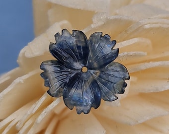 ブルーサファイアの花の彫刻：精巧な宝石（3.46カラット） - Etsy 日本