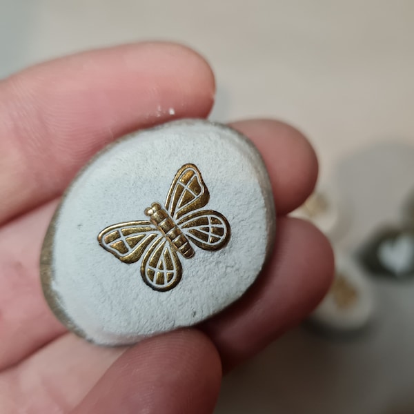 Glücksbringer, Stein mit Schmetterling, für die Hosentasche, gold, handgemacht, handschmeichler, Talisman, Geschenkset