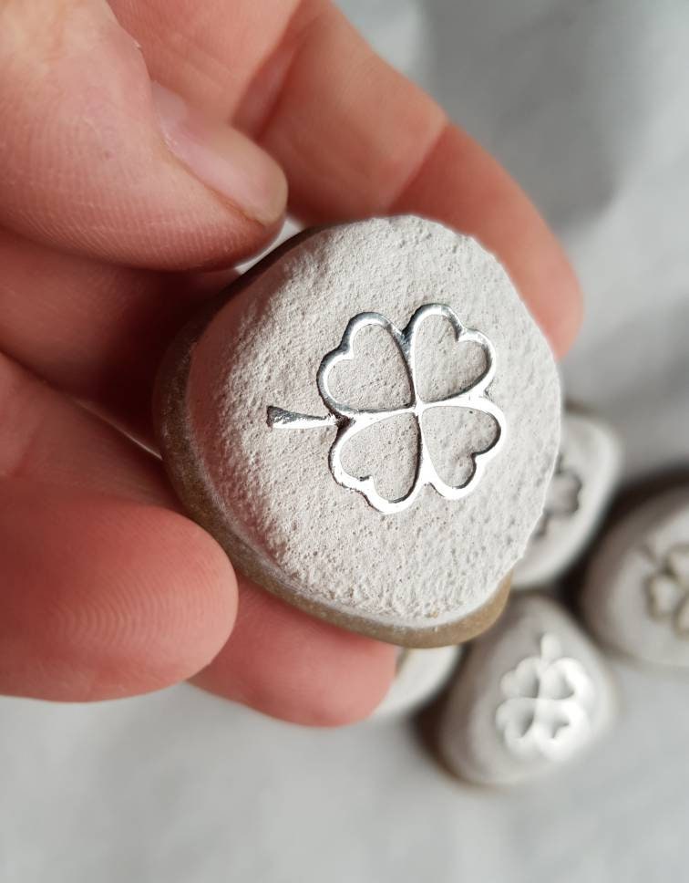Porte-Bonheur, Pierre à Feuilles de Trèfle, Quatre Feuilles