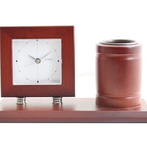 Reloj de escritorio de madera DESIGNO con portalápices, organizador de mesa para oficina y taza