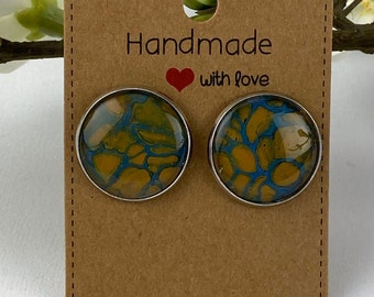 Round earring (ø20 mm plug) with acrylic pouring Artwork - unique - costume jewellery