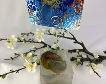 Decorative stand in cube design (resin - resin) for your photos or important notes - holder made of stainless steel