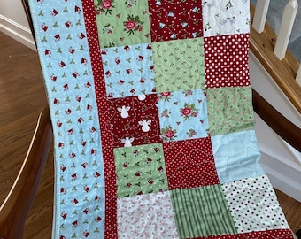 Child’s Christmas Quilt, baby quilt, holiday quilt, handcrafted small quilt, small throw quilt