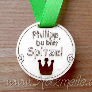 Medaille "Du bist Spitze" aus Holz mit Gravur Name personalisiert, Gastgeschenk oder  Mitgebsel für Kindergeburtstage, lasercut