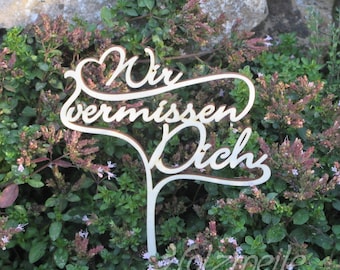 Grabschmuck Schriftzug "Wir vermissen Dich / Euch" aus Holz, lasercut