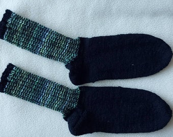 Handgestrickte Socken 37