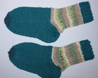 Handgestrickte Socken 25