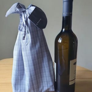 Wine bottle packaging