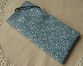 Mobile phone case "Seigaiha" oilcloth, light blue, rose, olive and yellow sewn to your desired size, Japanese pattern, rubber closure