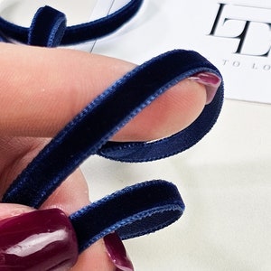Donkerblauw fluwelen lint voor decoratie, knutselen en mode, verkocht per meter, ST1086