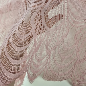 Tissu en dentelle rose, dentelle géométrique vieux rose au mètre LN8702