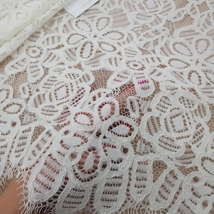 Tessuto di pizzo avorio, pizzo avorio, pizzo francese bianco, pizzo da sposa Chantilly color crema, tessuto di pizzo abito da sposa al metro LL89412