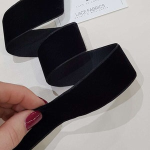 Ruban de Velours Noir pour la Décoration, l'Artisanat et la Mode - Vendu au mètre - ST1012