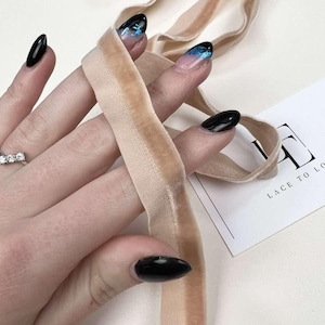 Beiges elastisches Samtband für Dekoration, Kunsthandwerk und Mode, Meterware, DB1010